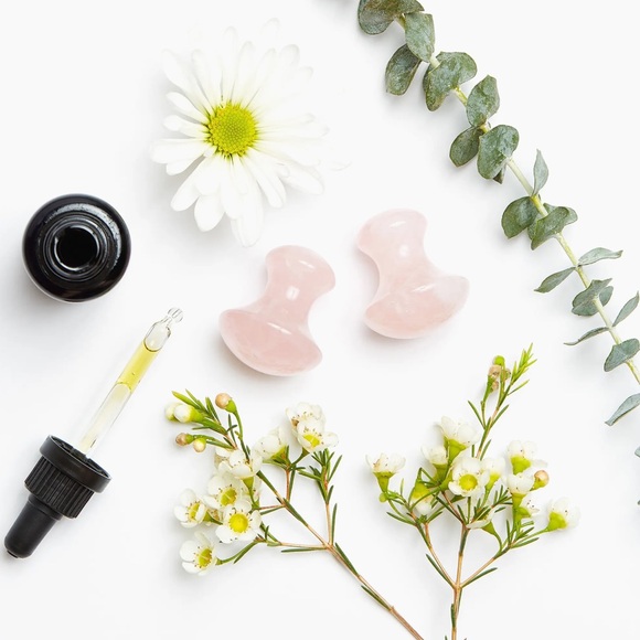 ANGELA CAGLIA Rose Quartz Facial Massage Set - Picture 2 of 6